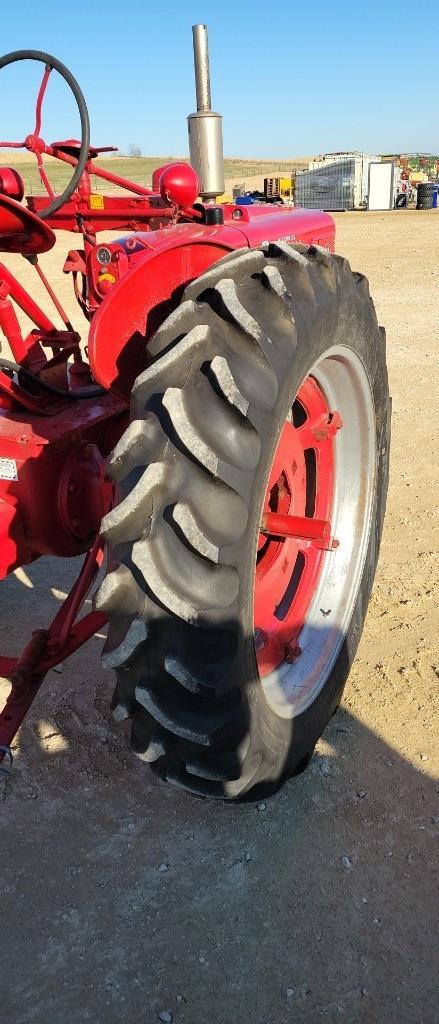 FARMALL H TRACTOR