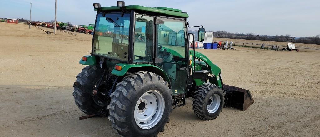 MONTANA 4340 COMPACT UTILITY TRACTOR