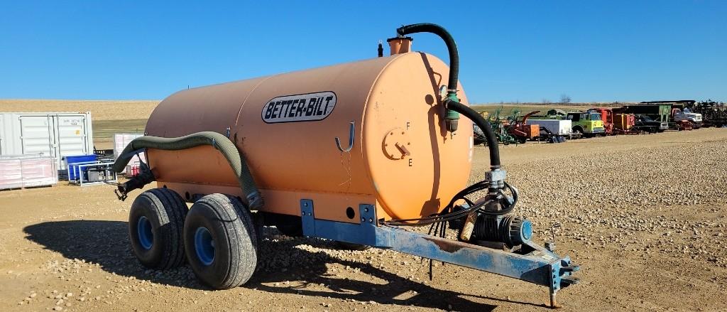 BETER BUILT 3400 GAL LIQUID SPREADER