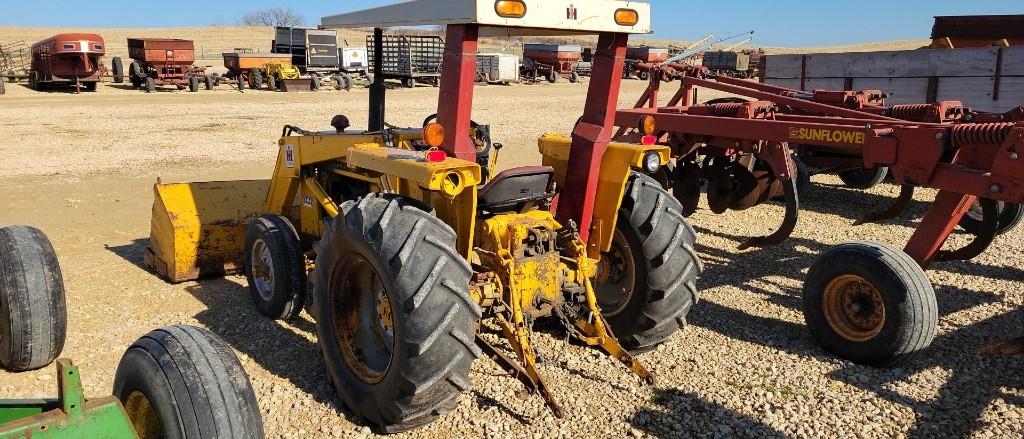 INTERNATIONAL 3414 INDUSTRIAL TRACTOR W/ LOADER