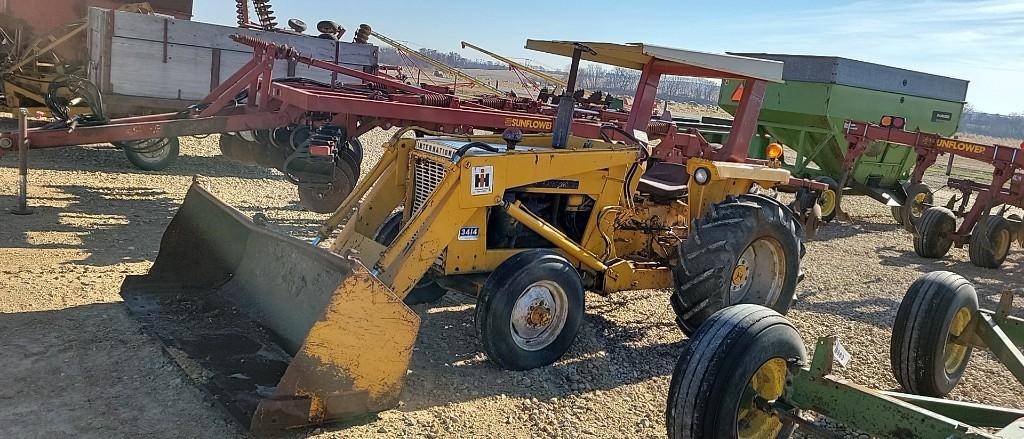 INTERNATIONAL 3414 INDUSTRIAL TRACTOR W/ LOADER