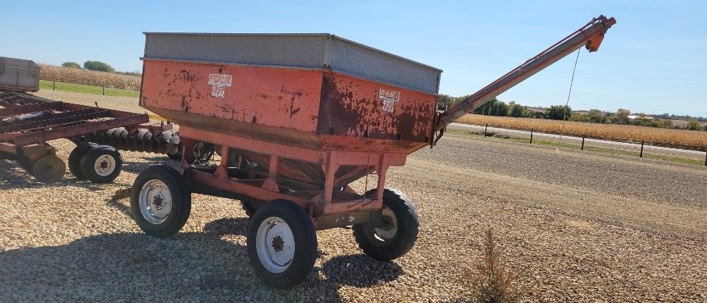 FICKLIN GRAVITY WAGON W/ HYD AUGER