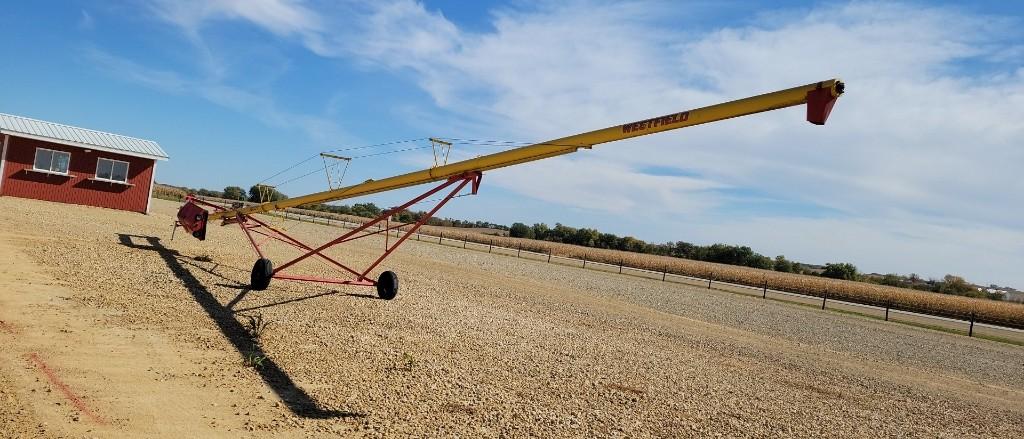 WESTFIELD 8 X 71 AUGER W/ SWING HOPPER