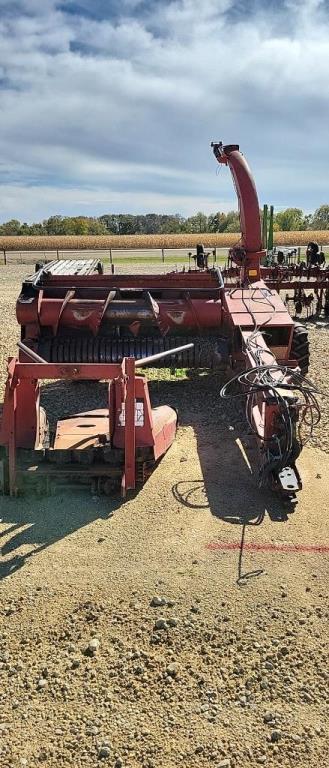 C-IH 8750 CHOPPER W/ HAY & CORN HEAD