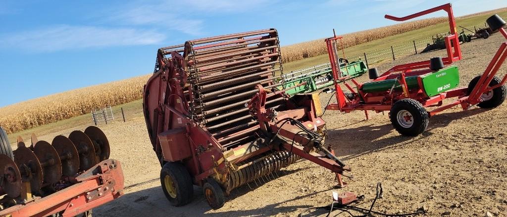 NEW HOLLAND 850 ROUND BALER- TWINE WRAP-NO PTO