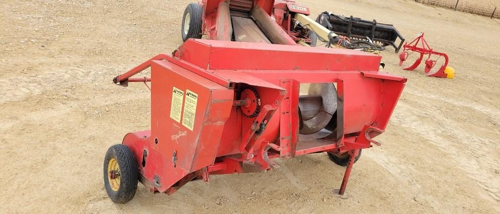 GEHL 800 PULL TYPE FORAGE CHOPPER- PTO ON UNIT