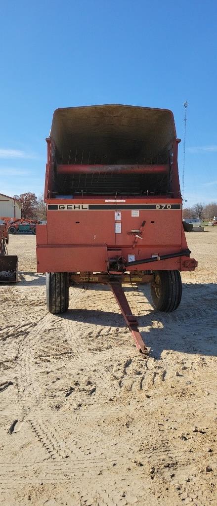 GEHL 970 SILAGE WAGON- USED THIS FALL