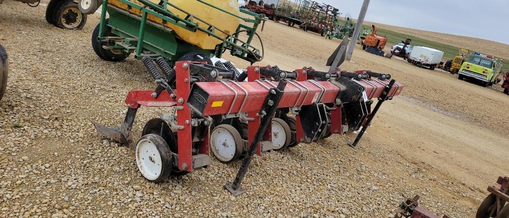 SUKUP 4 ROW CULTIVATOR