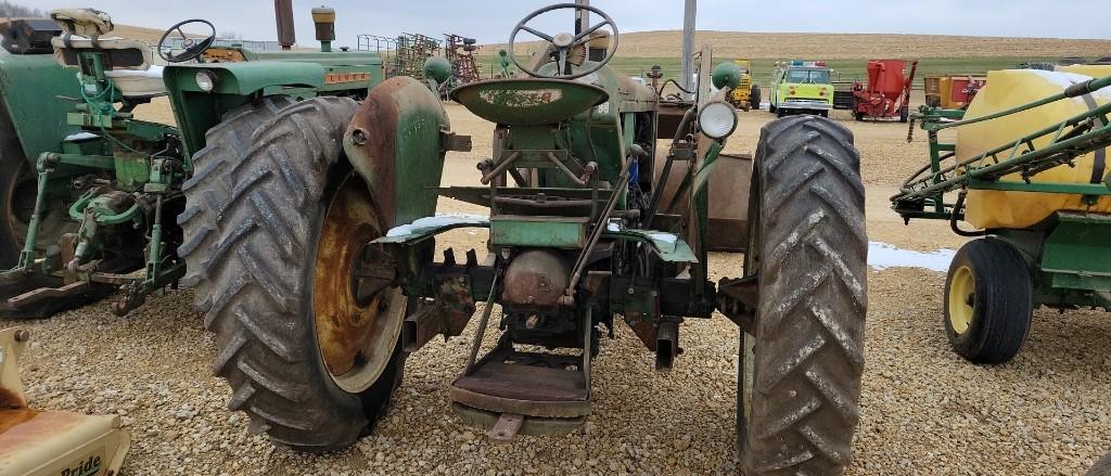 OLIVER 770 TRACTOR WITH LOADER - DOES NOT RUN