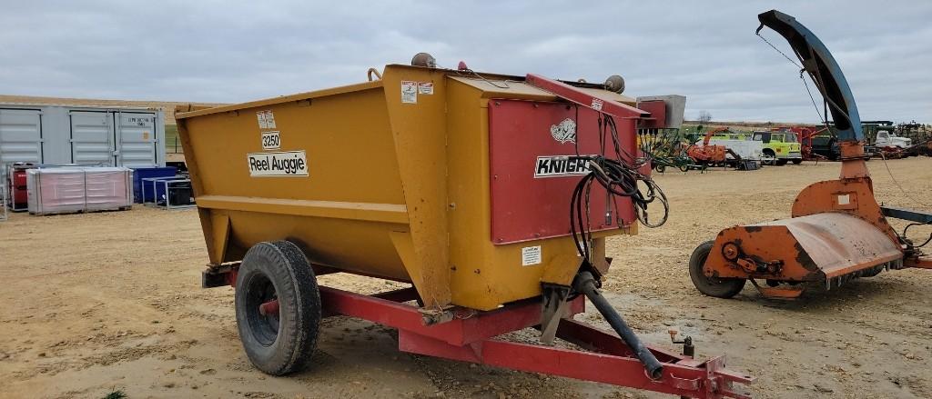 KNIGHT 3250 MIXER WAGON