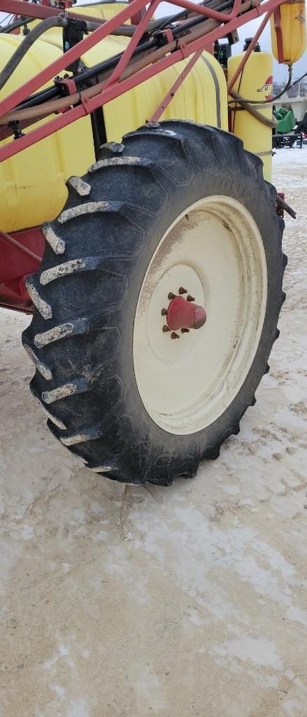 HARDI 1000 SPRAYER WITH 60' BOOMS