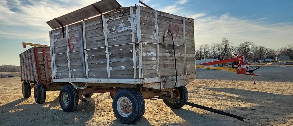 7 X 12 BARGE BOX ON GEAR W/ HOIST