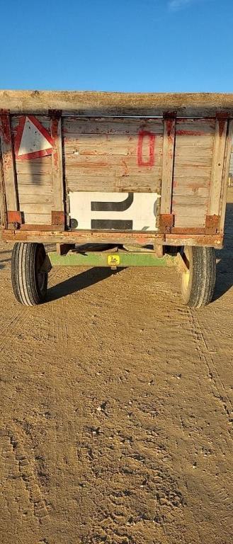 7 X 12 WOODEN BARGE BOX ON JD 1065 GEAR