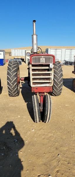 FARMALL 560 TRACTOR, GAS, NF, FAST HITCH