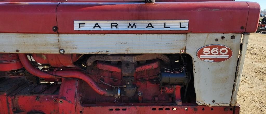 FARMALL 560 TRACTOR, GAS, NF, FAST HITCH