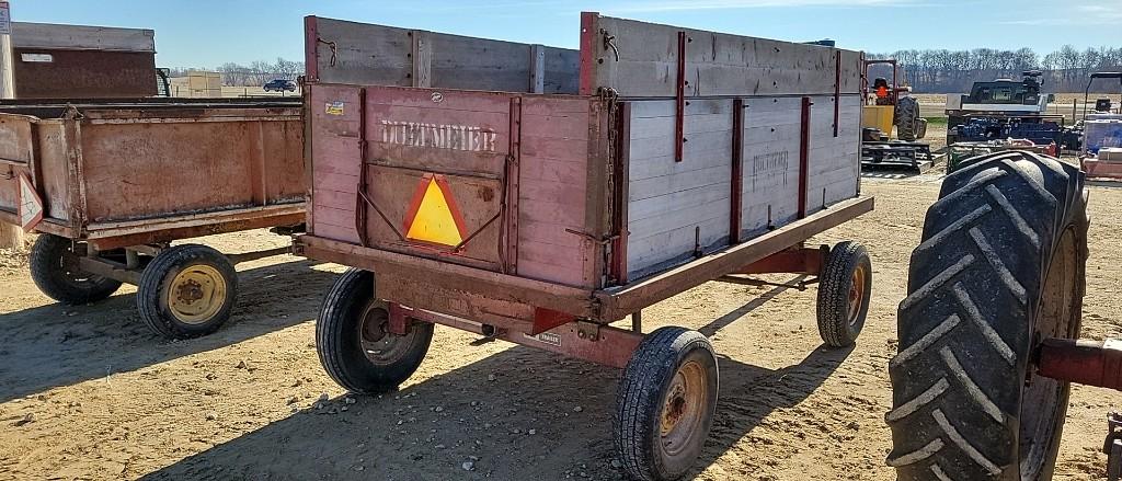 DULTMEIER BARGE BOX ON IH 140 GEAR W/ HOIST