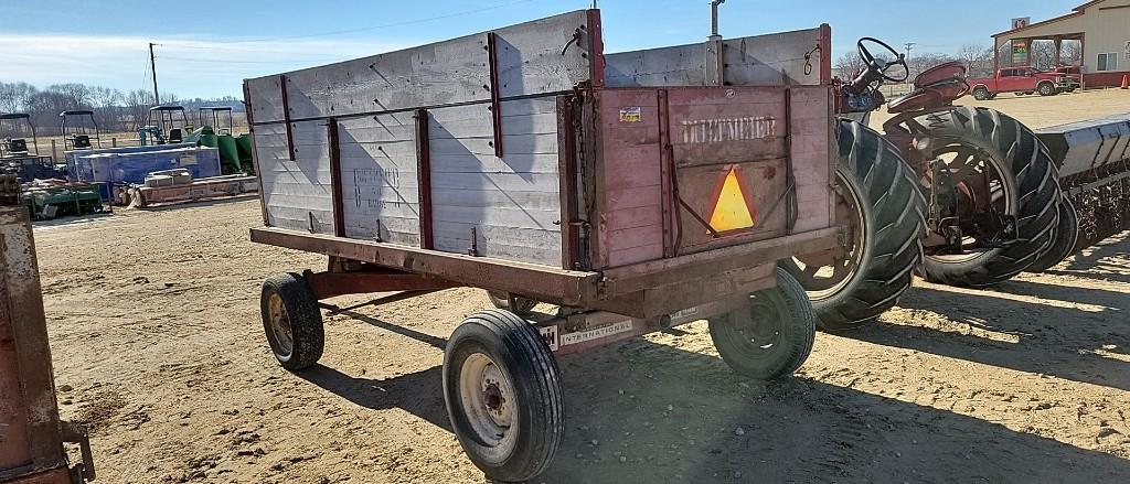 DULTMEIER BARGE BOX ON IH 140 GEAR W/ HOIST