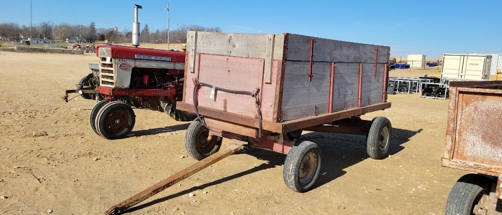 DULTMEIER BARGE BOX ON IH 140 GEAR W/ HOIST