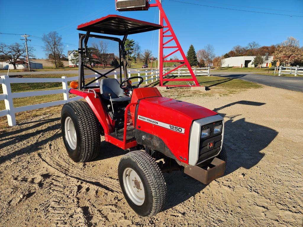 Massey Ferguson 1250 Tractor