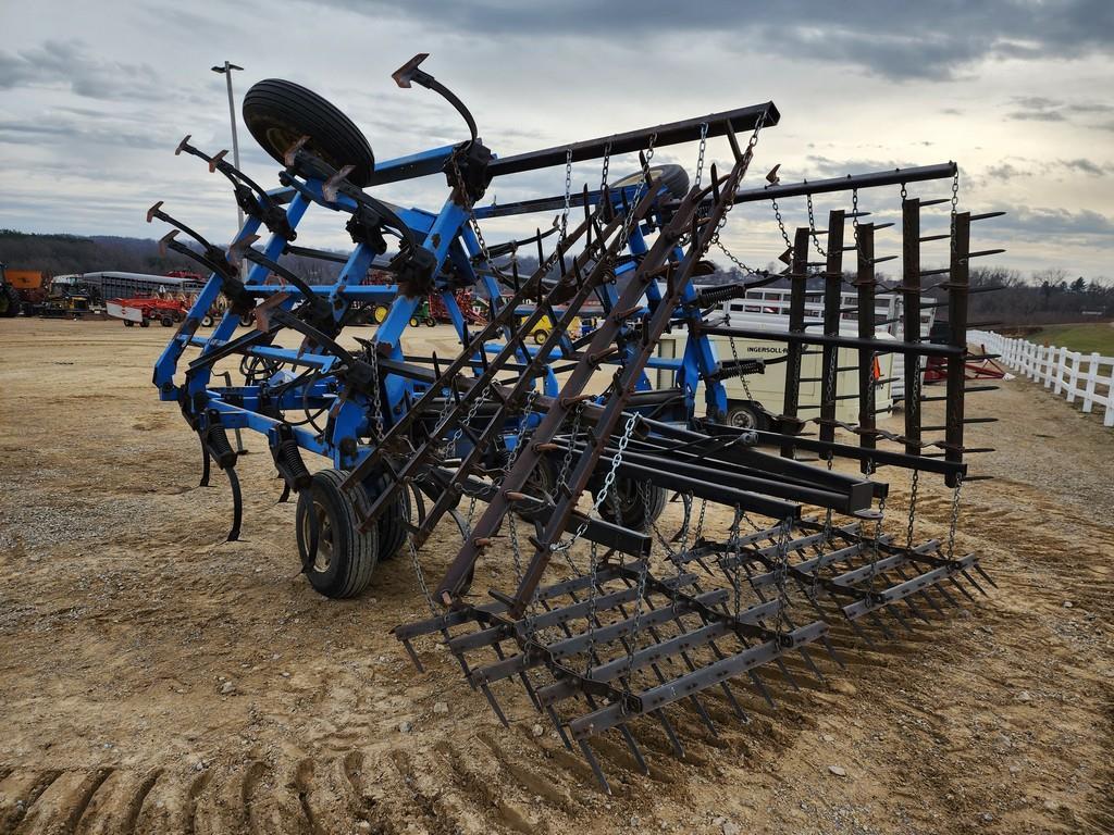 DMI Tigermate 21' Field Cultivator