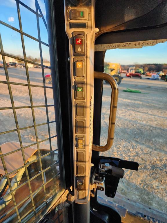 2013 Case SR220 Skid Steer