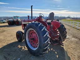 International 1256 Tractor