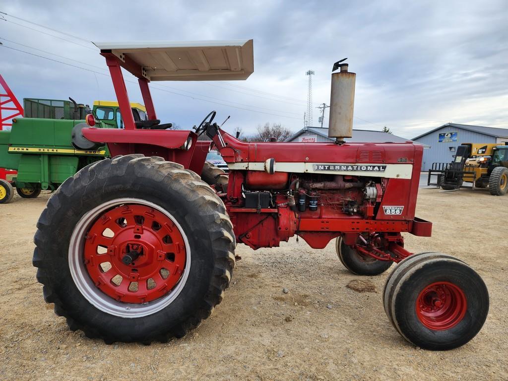 International 856 Tractor