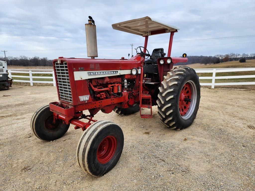 International 856 Tractor