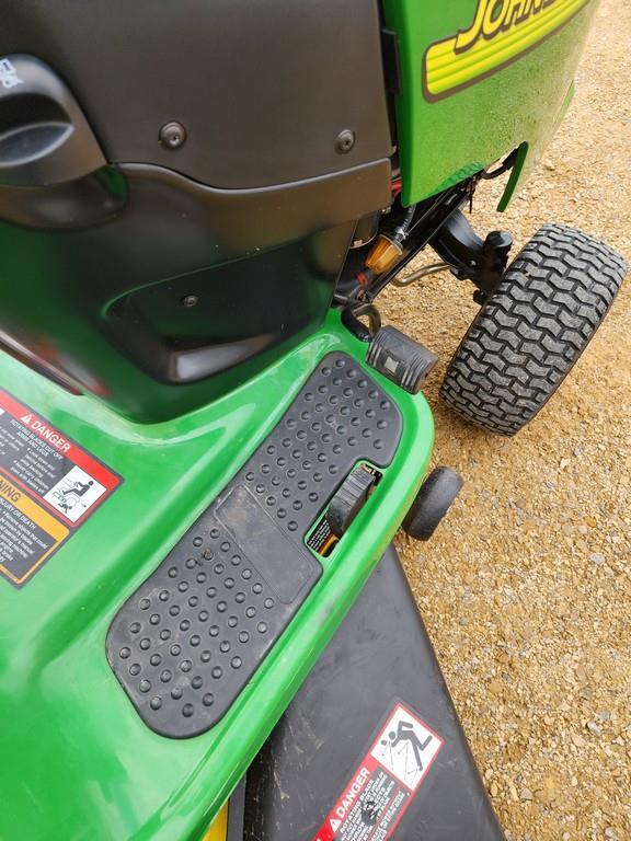 John Deere L110 Lawn Mower