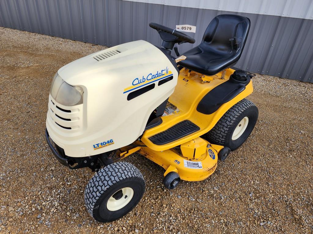 Cub Cadet LT1046 Lawn Mower