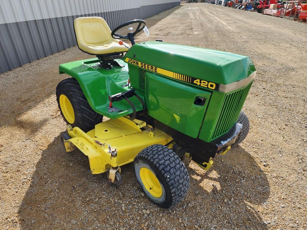 JOhn Deere 420 Lawn Mower