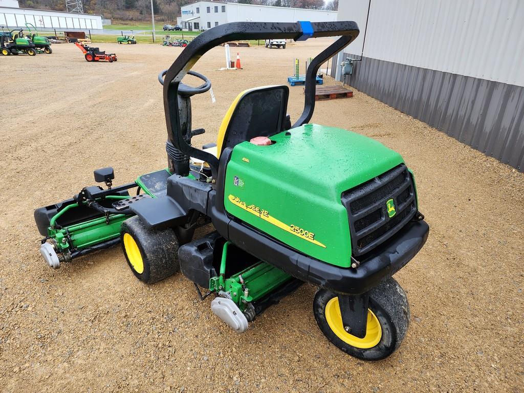 John Deere 2500E Greens Mower