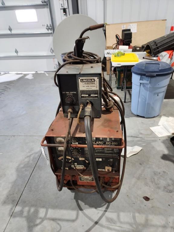 Lincoln Ideal Arc DC250 Welder w/ LN-7 Wire Feeder