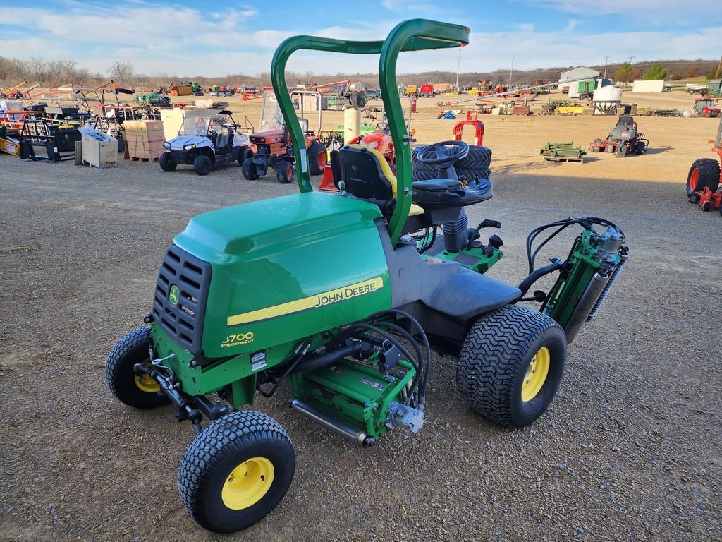 John Deere 8700 Precision Cut Fairway Mower