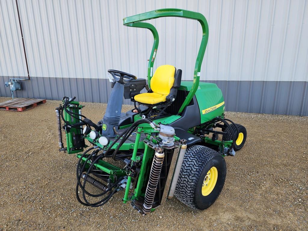 John Deere 8700 Precision Cut Fairway Mower