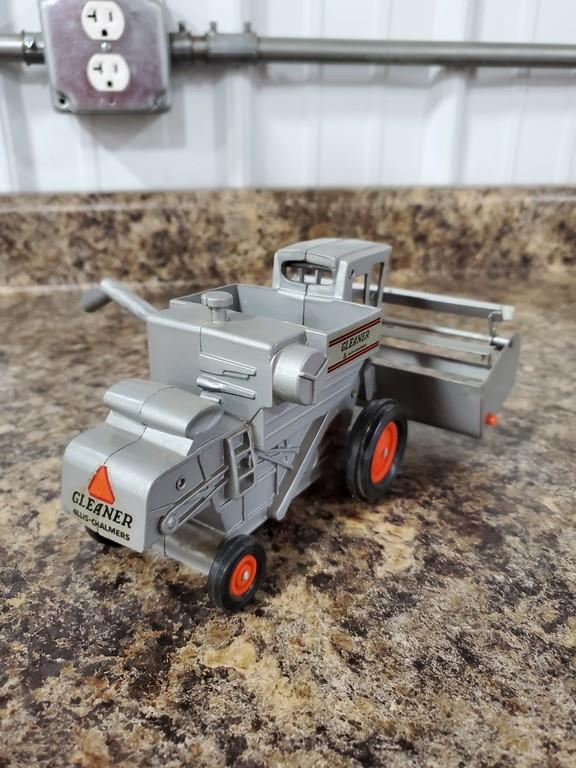 Gleaner Toy Combine