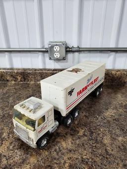 Farm & Fleet Toy Semi Tractor & Trailer