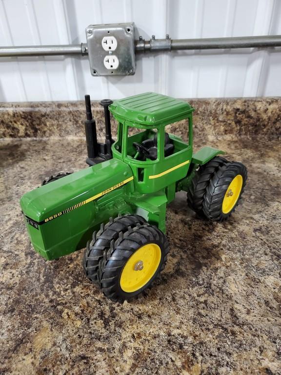 John Deere 8650 Toy Tractor