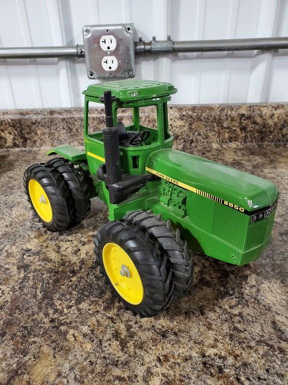 John Deere 8650 Toy Tractor