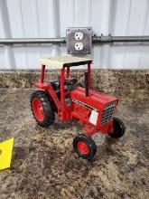 International 866 Toy Tractor