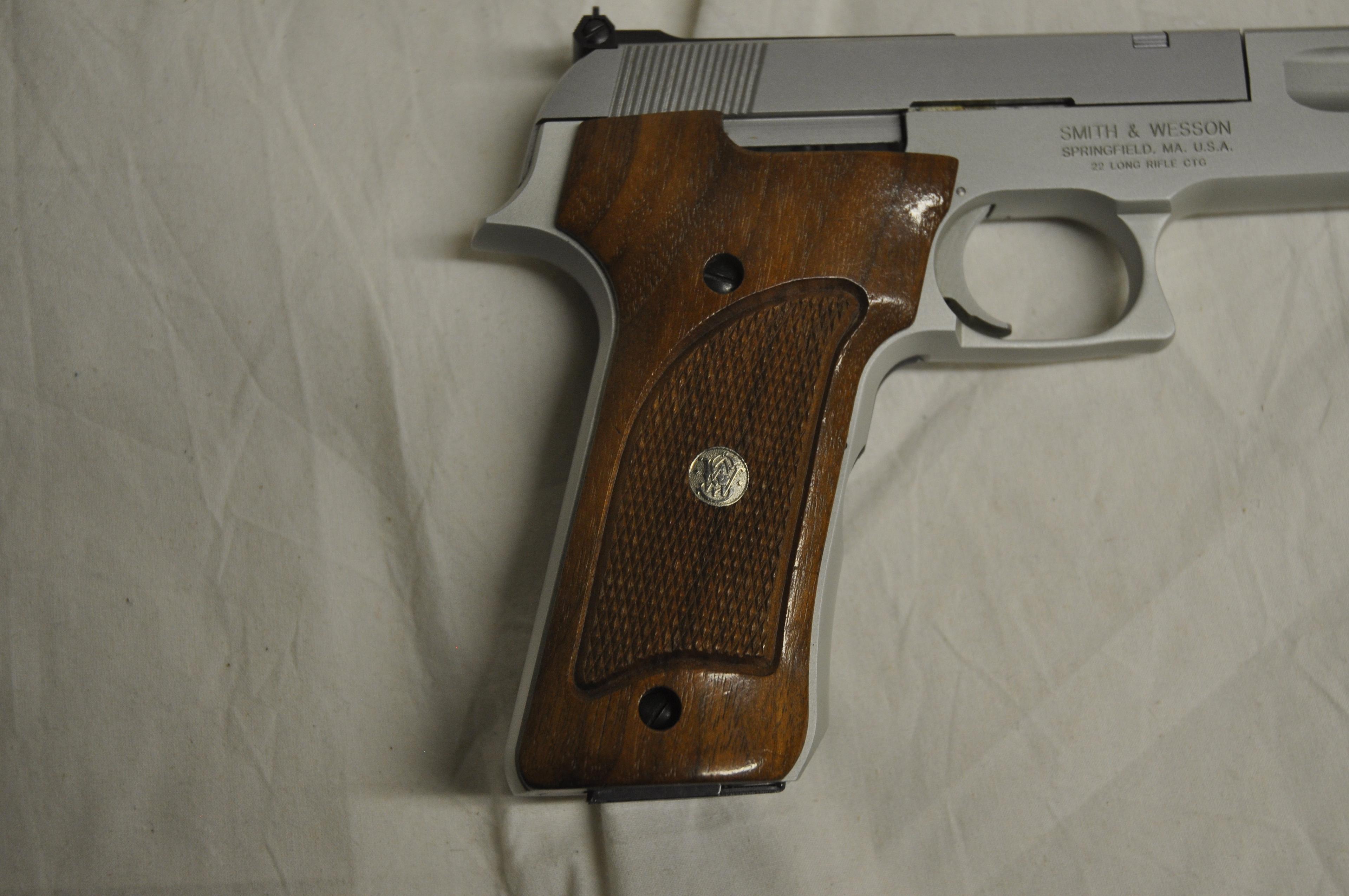 Smith & Wesson Model 622 Target Pistol