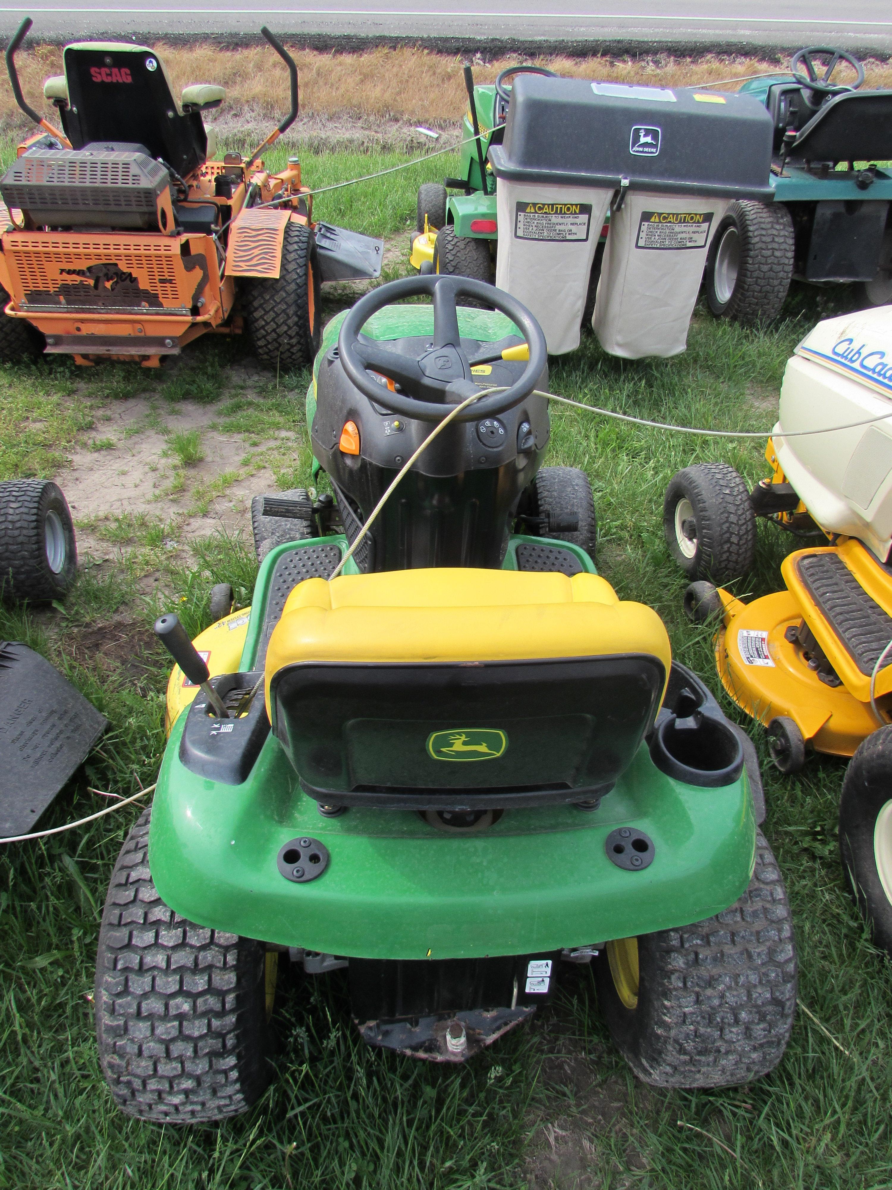 John Deere 125