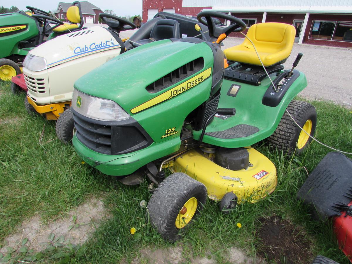 John Deere 125