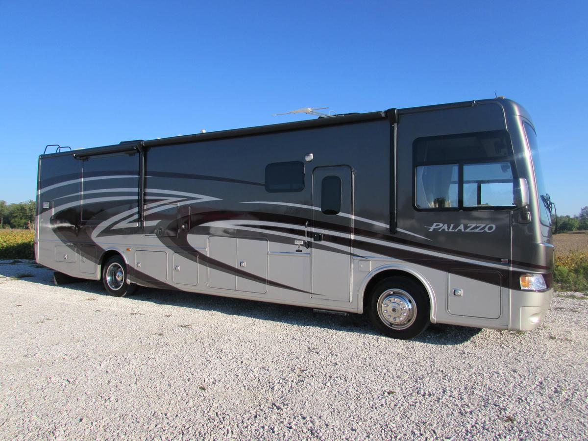 2015 Thor Motor Coach Palazzo Miles: 11,000