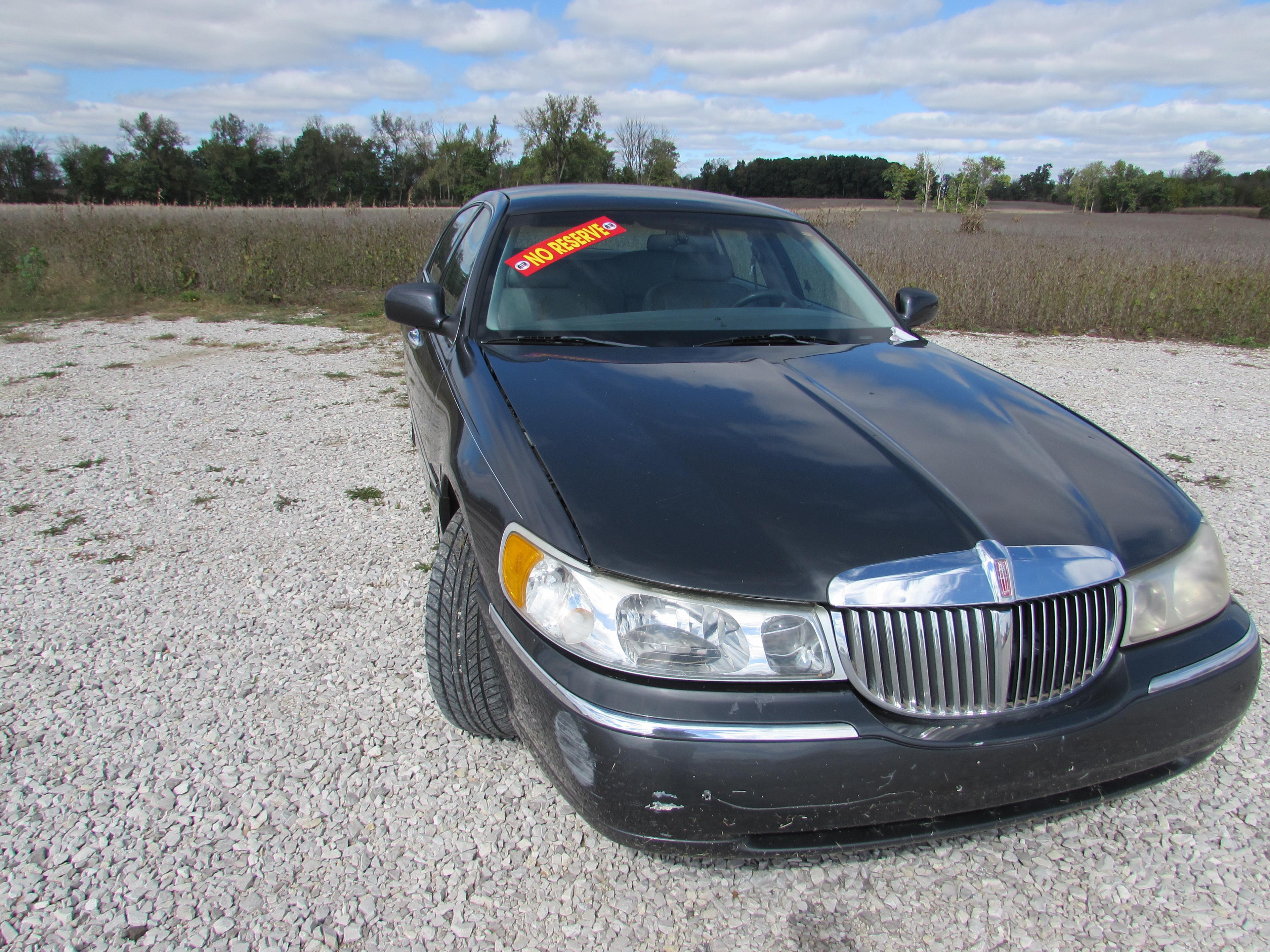 1998 Lincoln Town Car Miles: Exempt