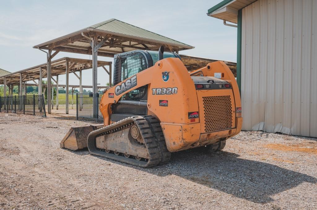 Case TR 320 Skidsteer Hours Show: 1,045