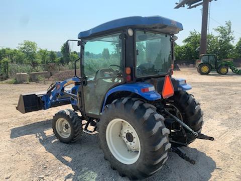 New Holland 3045 Compact Tractor Hours Show: 1,716