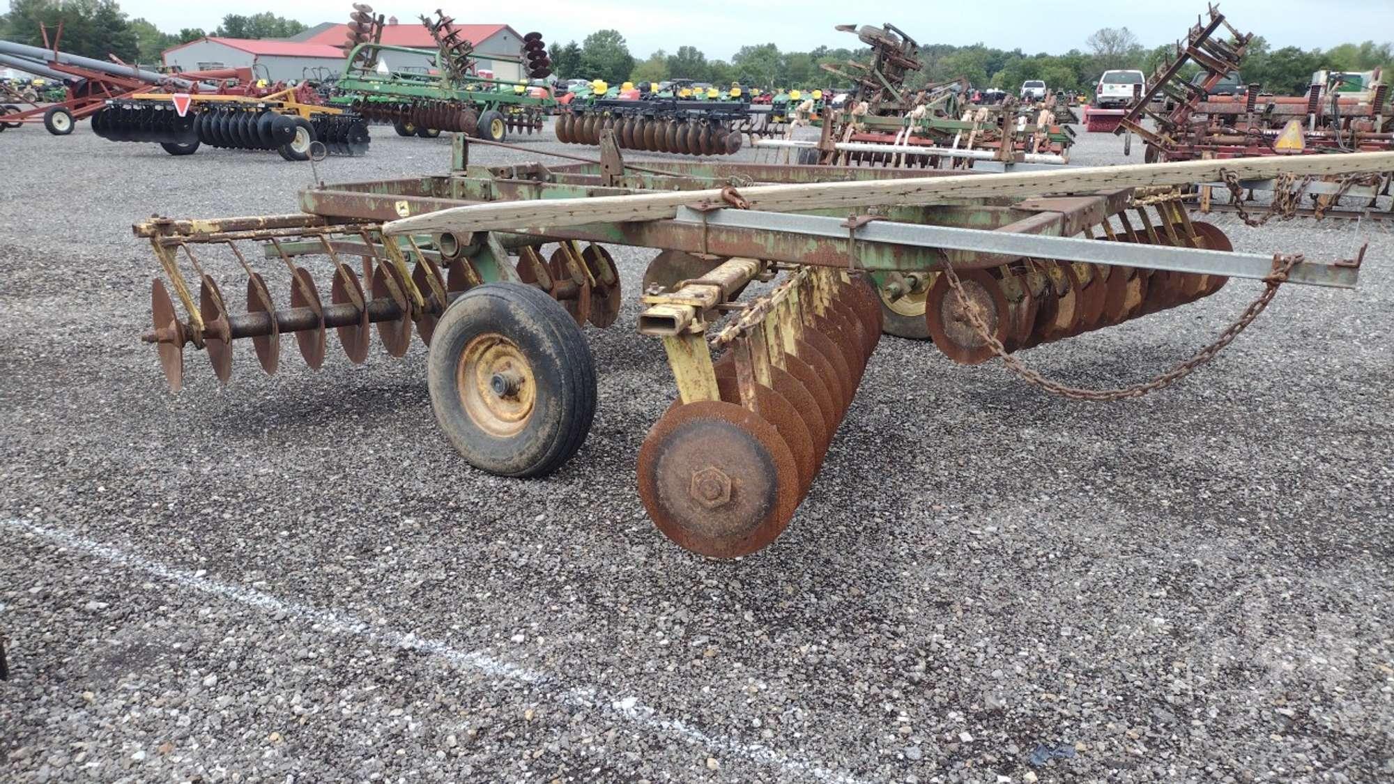 JOHN DEERE DISC HARROW