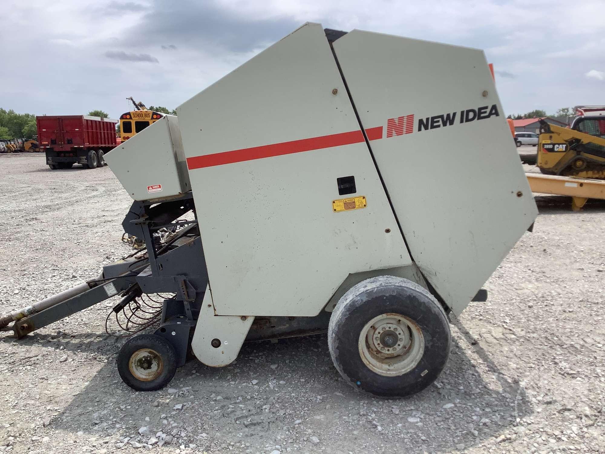 NEW IDEA  ROUND BALER 486 SN: 4860009