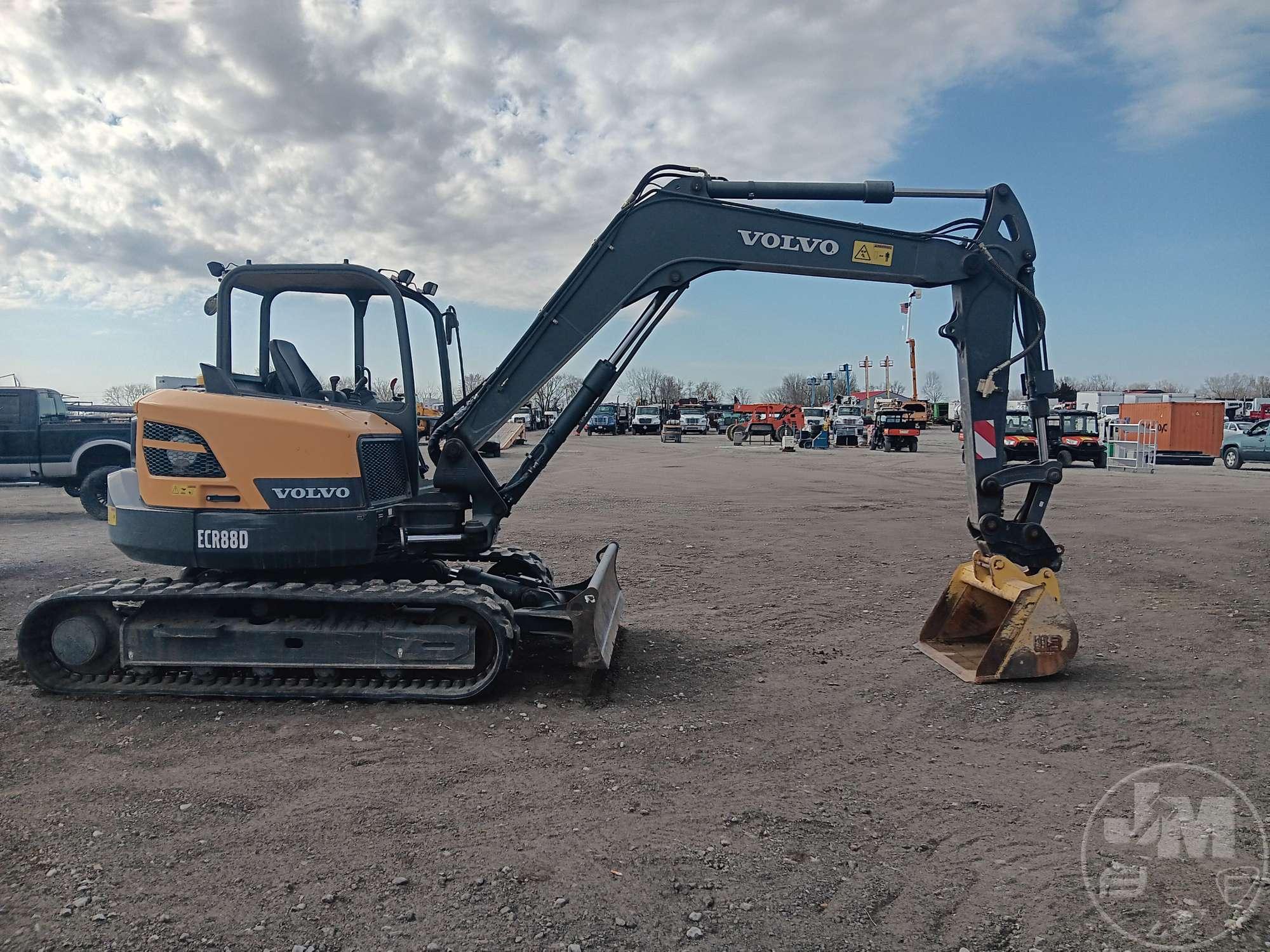 2016 VOLVO ECR88D MINI EXCAVATOR SN: UCE00E88E0021227